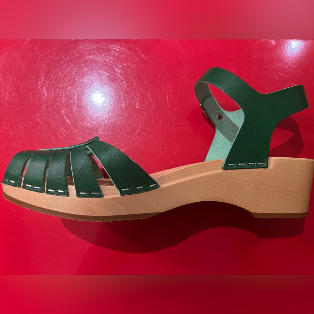 Swedish Hasbeens 💚Heart Medallion Debutant Clogs 39 NIB